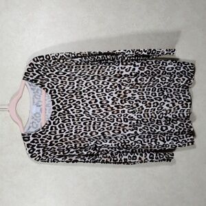 12148 Chico's tan & brown cheetah print L/S sweater 1 M